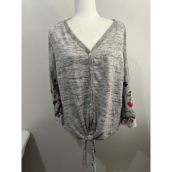 Fig & Flower Blouse Women 2X. Embroidered 3/4 Sleeve Bell Sleeve Gray Knit - Picture 1 of 10